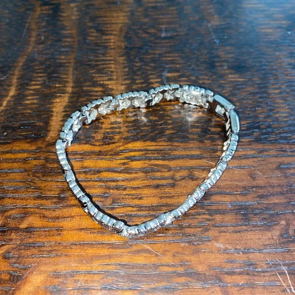 Vintage Style Silver Bracelet - Picture 2 of 3
